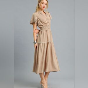UMGEE Tiered Flutter Sleeve Nuetral Midi Dress  Femme sz Small